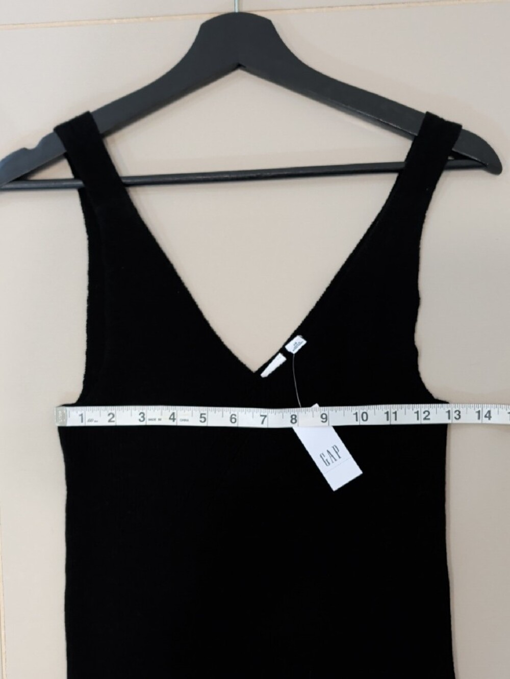 GAP Black V-Neck Ribbed Knit Tank - Picture 8 of 9